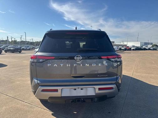 2024 Nissan Pathfinder Platinum FWD