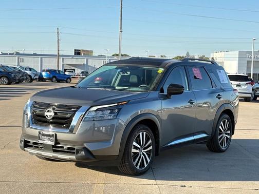 2024 Nissan Pathfinder Platinum FWD
