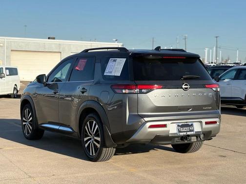 2024 Nissan Pathfinder Platinum FWD