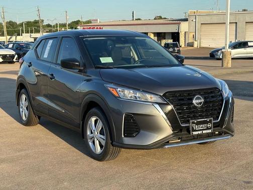 2025 Nissan Kicks S