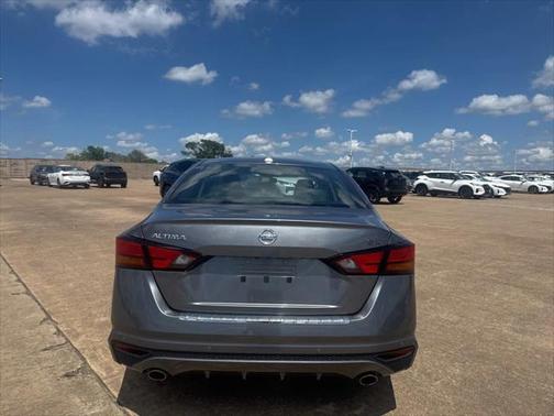 2022 Nissan Altima SR FWD