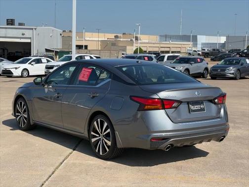 2022 Nissan Altima SR FWD