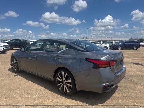 2022 Nissan Altima SR FWD