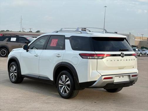 2024 Nissan Pathfinder SL FWD
