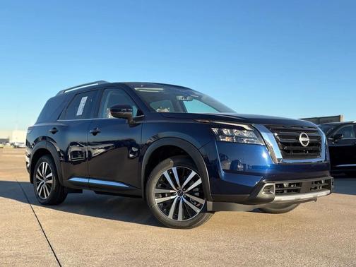 2025 Nissan Pathfinder Platinum 4WD