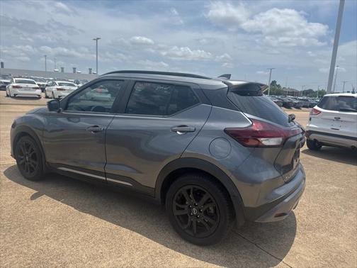 2022 Nissan Kicks SR
