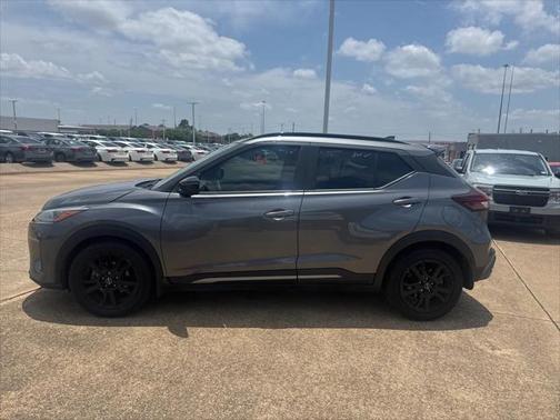 2022 Nissan Kicks SR