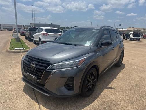 2022 Nissan Kicks SR