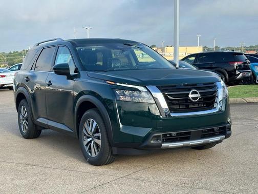 2025 Nissan Pathfinder SL 4WD