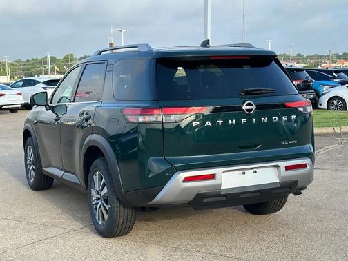 2025 Nissan Pathfinder SL 4WD