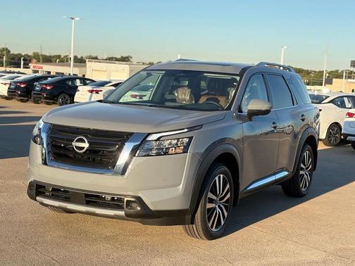 2025 Nissan Pathfinder Platinum 4WD