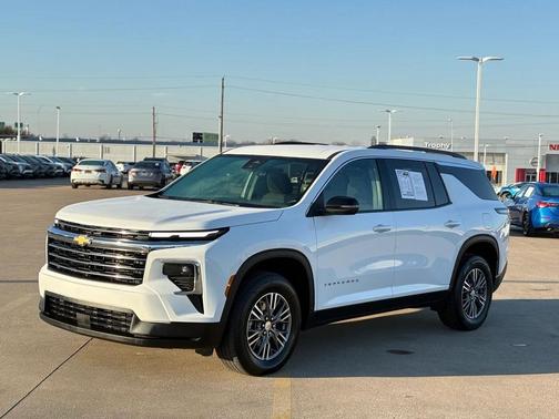 2025 Chevrolet Traverse LT