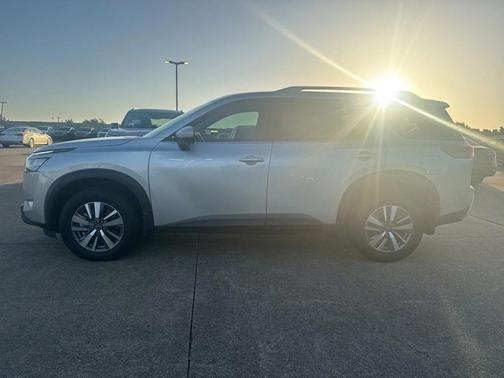 2024 Nissan Pathfinder SL FWD