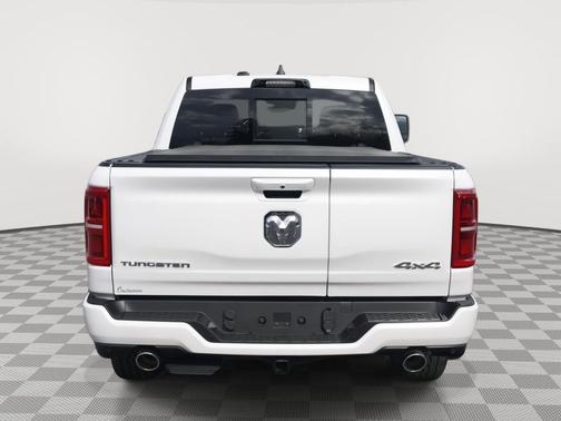 Ivory White Tri-Coat Pearlcoat 2026 RAM 1500 ST