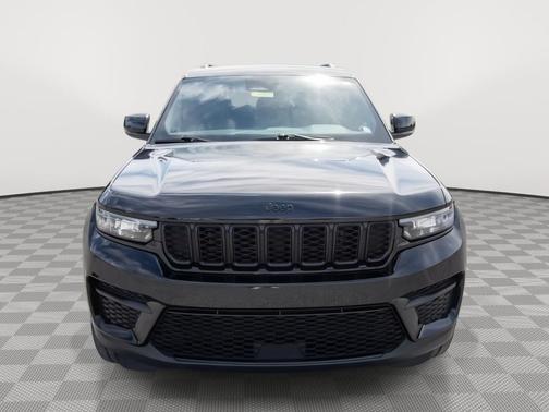 Diamond Black Crystal Pearlcoat 2023 Jeep Grand Cherokee Altitude