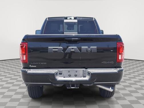 Diamond Black Crystal Pearlcoat 2026 RAM 2500 Limited Crew Cab 4x4 6'4' Box