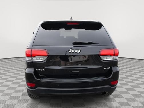 Diamond Black Crystal Pearlcoat 2021 Jeep Grand Cherokee Laredo