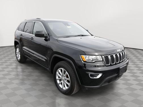 Diamond Black Crystal Pearlcoat 2021 Jeep Grand Cherokee Laredo
