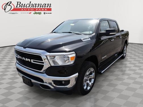 Diamond Black Crystal Pearlcoat 2020 RAM 1500 Big Horn/Lone Star