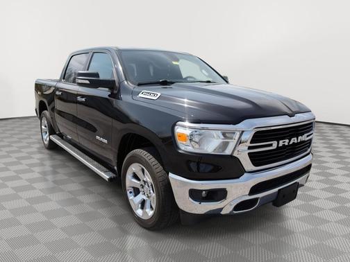 Diamond Black Crystal Pearlcoat 2020 RAM 1500 Big Horn/Lone Star