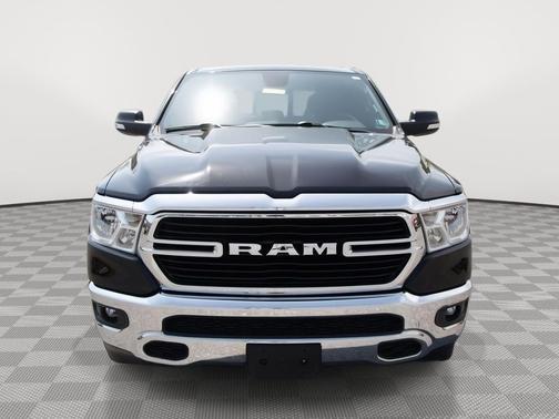 Diamond Black Crystal Pearlcoat 2020 RAM 1500 Big Horn/Lone Star
