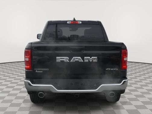 Diamond Black Crystal Pearlcoat 2026 RAM 1500 Big Horn/Lone Star
