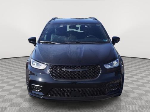 Diamond Black Crystal Pearlcoat 2026 Chrysler Pacifica L