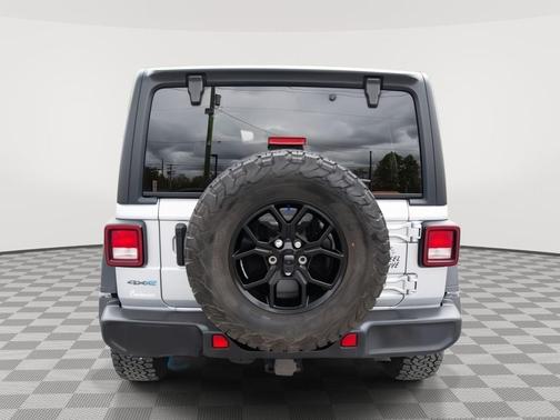 Silver Zynith Clearcoat 2024 Jeep Wrangler 4xe Willys