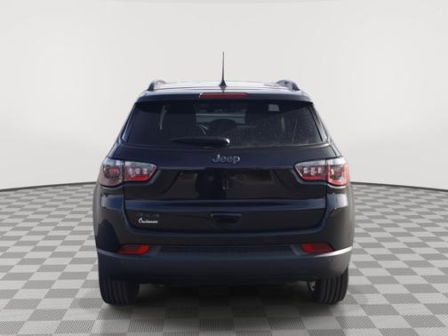 Diamond Black Crystal Pearlcoat 2026 Jeep Compass Limited