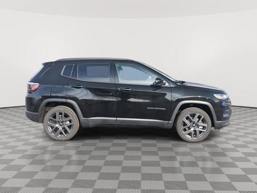 Diamond Black Crystal Pearlcoat 2026 Jeep Compass Limited