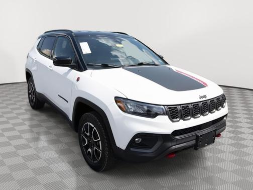 Bright White Clearcoat 2025 Jeep Compass Trailhawk