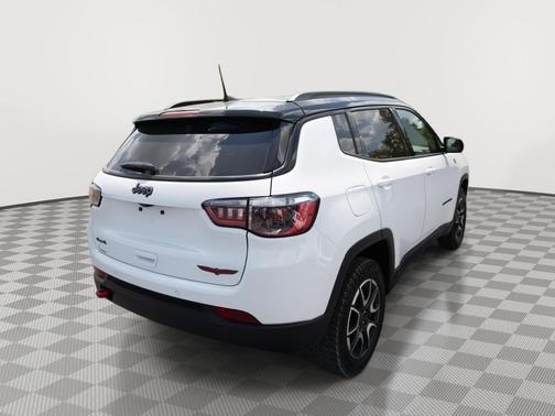 Bright White Clearcoat 2025 Jeep Compass Trailhawk