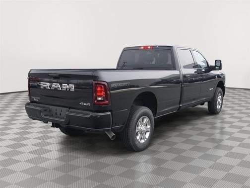 Diamond Black Crystal Pearlcoat 2026 RAM 2500 Big Horn Crew Cab 4x4 8' Box