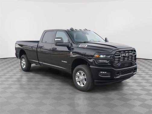 Diamond Black Crystal Pearlcoat 2026 RAM 2500 Big Horn Crew Cab 4x4 8' Box