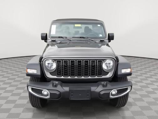 Granite Crystal Metallic Clearcoat 2024 Jeep Gladiator Sport