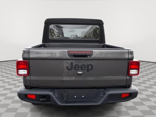 Granite Crystal Metallic Clearcoat 2024 Jeep Gladiator Sport