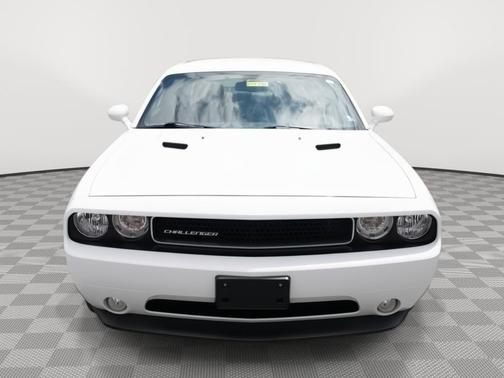 Bright White 2013 Dodge Challenger SXT