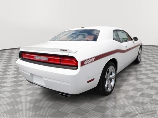 Bright White 2013 Dodge Challenger SXT