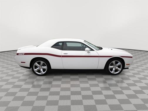Bright White 2013 Dodge Challenger SXT