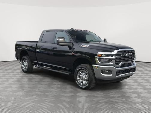 Diamond Black Crystal Pearlcoat 2025 RAM 2500 Tradesman Crew Cab 4x4 6'4' Box