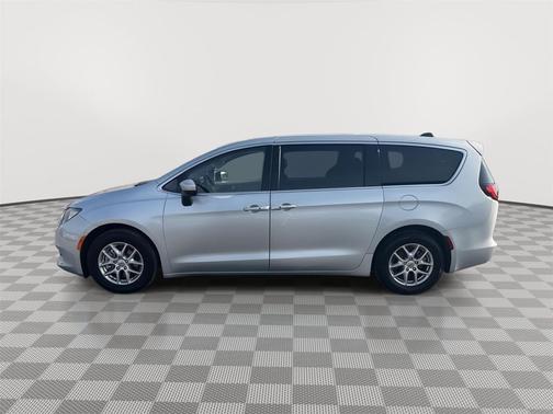 Silver Mist Clearcoat 2023 Chrysler Voyager LX