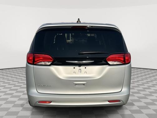 Silver Mist Clearcoat 2023 Chrysler Voyager LX
