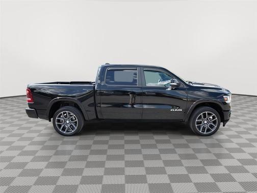 Diamond Black Crystal Pearlcoat 2020 RAM 1500 Laramie