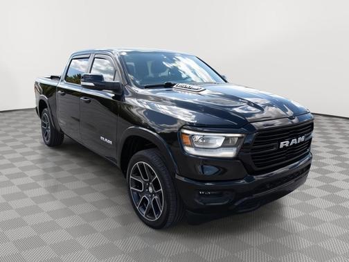 Diamond Black Crystal Pearlcoat 2020 RAM 1500 Laramie