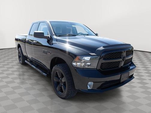 Brilliant Black Crystal Pearlcoat 2015 RAM 1500 Tradesman/Express