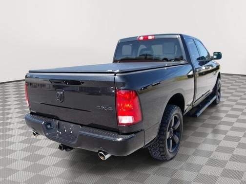 Brilliant Black Crystal Pearlcoat 2015 RAM 1500 Tradesman/Express