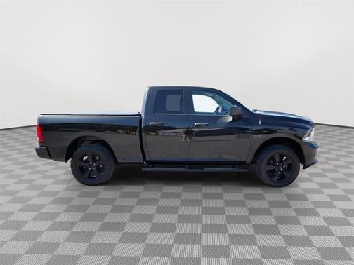 Brilliant Black Crystal Pearlcoat 2015 RAM 1500 Tradesman/Express
