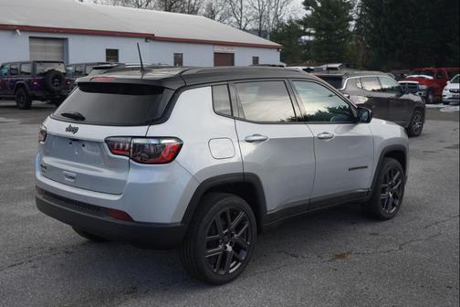 Silver Zynith Metallic Clearcoat 2026 Jeep Compass Limited