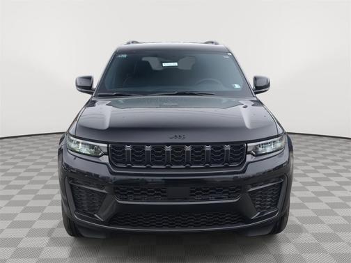 Diamond Black Crystal Pearlcoat 2026 Jeep Grand Cherokee Altitude