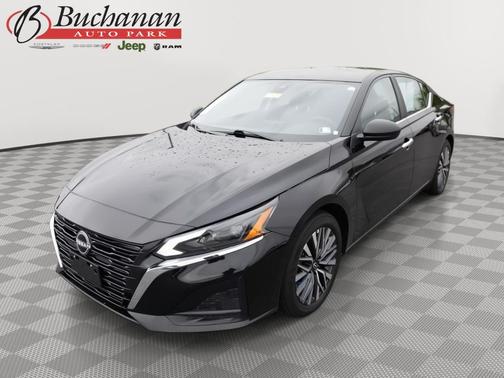 Super Black 2025 Nissan Altima SV FWD